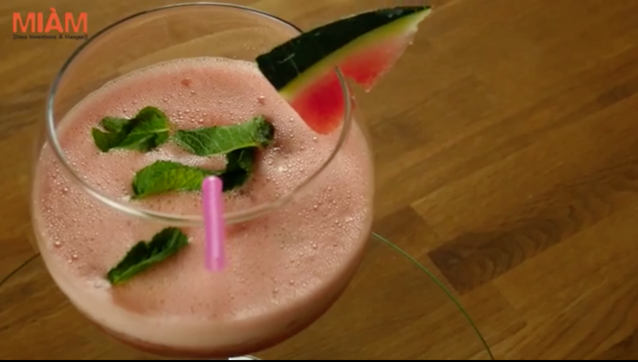Lire la suite à propos de l’article Cocktail pastèque-vodka-menthe