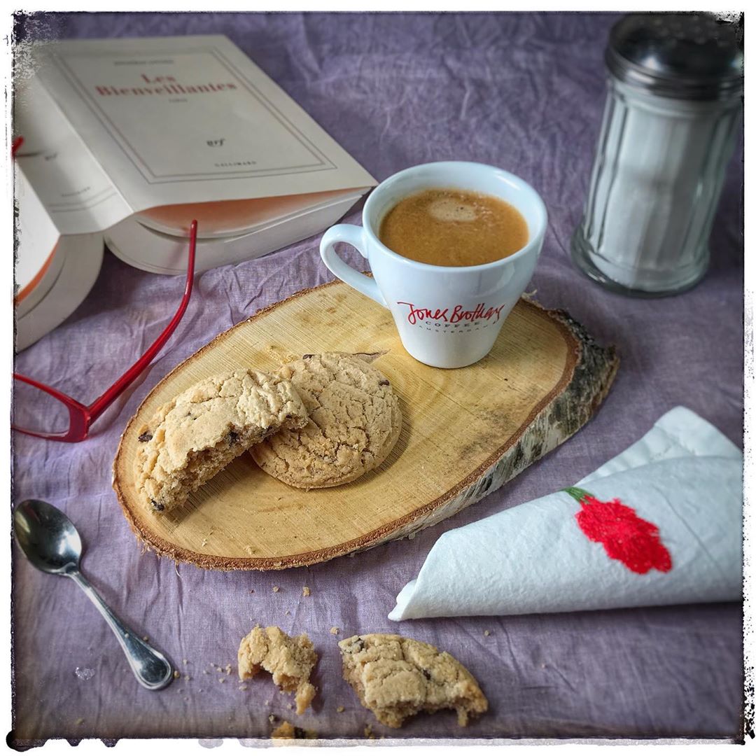 You are currently viewing Le cookie aux pépites de chocolat, recette de Laura Todd.