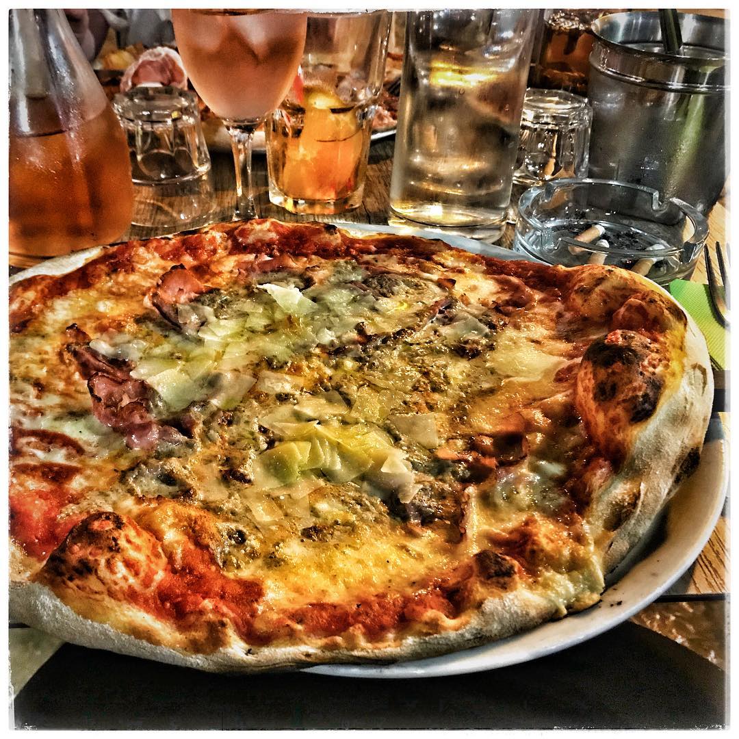 You are currently viewing Pizza jambon, crème de champignons et huile de truffe, by La Tradizionale, Aix en Provence
