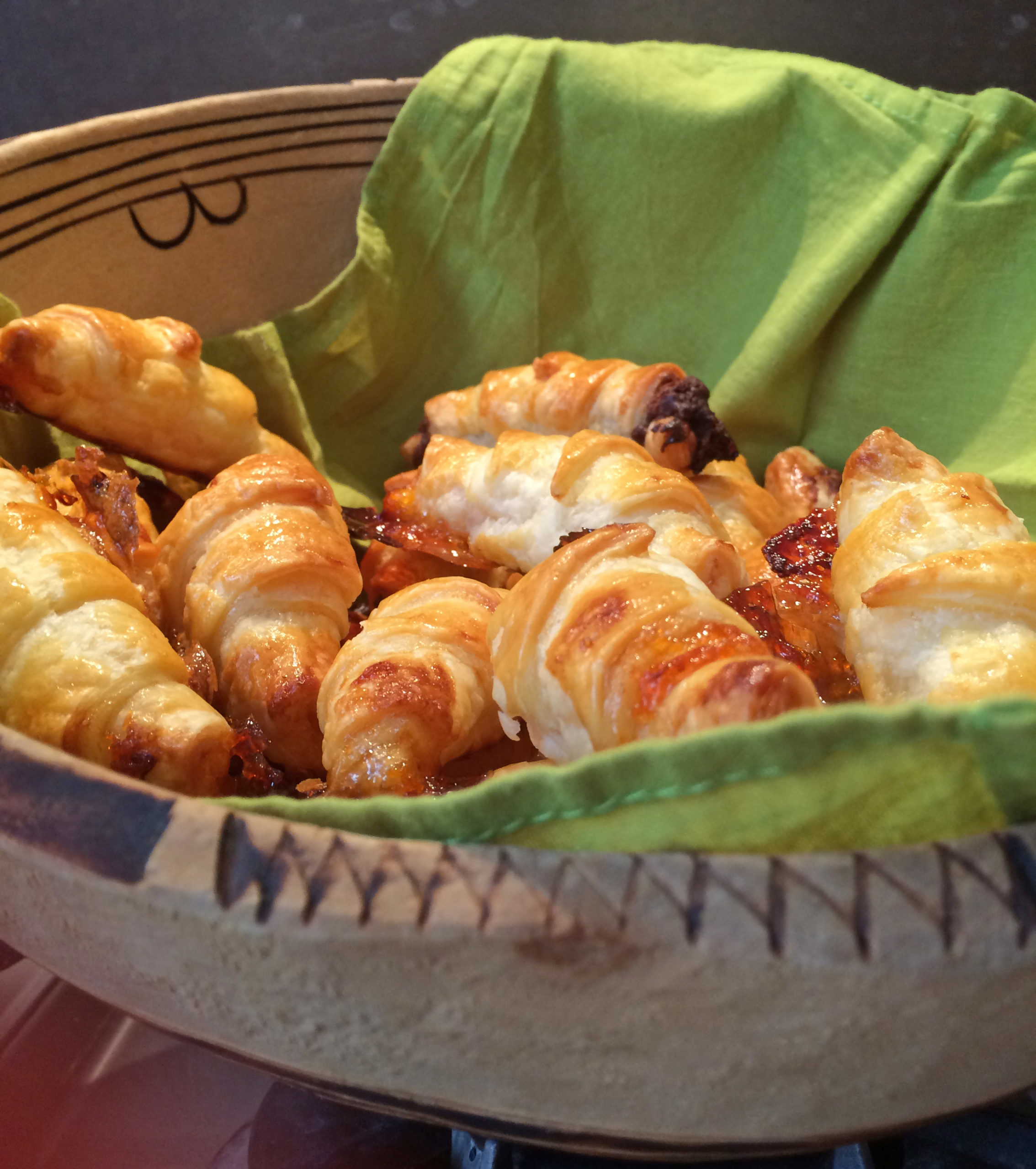 You are currently viewing MINI-CROISSANTS À LA CONFITURE ET AU NUTELLA