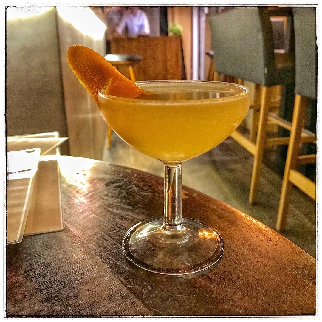 You are currently viewing Bergamot Tree. Gin, purée de bergamote, liqueur de fleur de sureau, lime, baie de genièvre et clou de girofle, by UMA, Paris