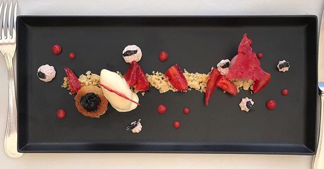 Lire la suite à propos de l’article Déclinaison autour de la fraise et de l’olive, by Le Relais Des Trois Mas – Restaurant La Balette, Collioure