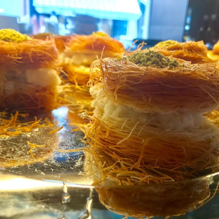 Lire la suite à propos de l’article Vermicelles grillés et crème pâtissière à la fleur d’oranger, by Feyrouz, Paris